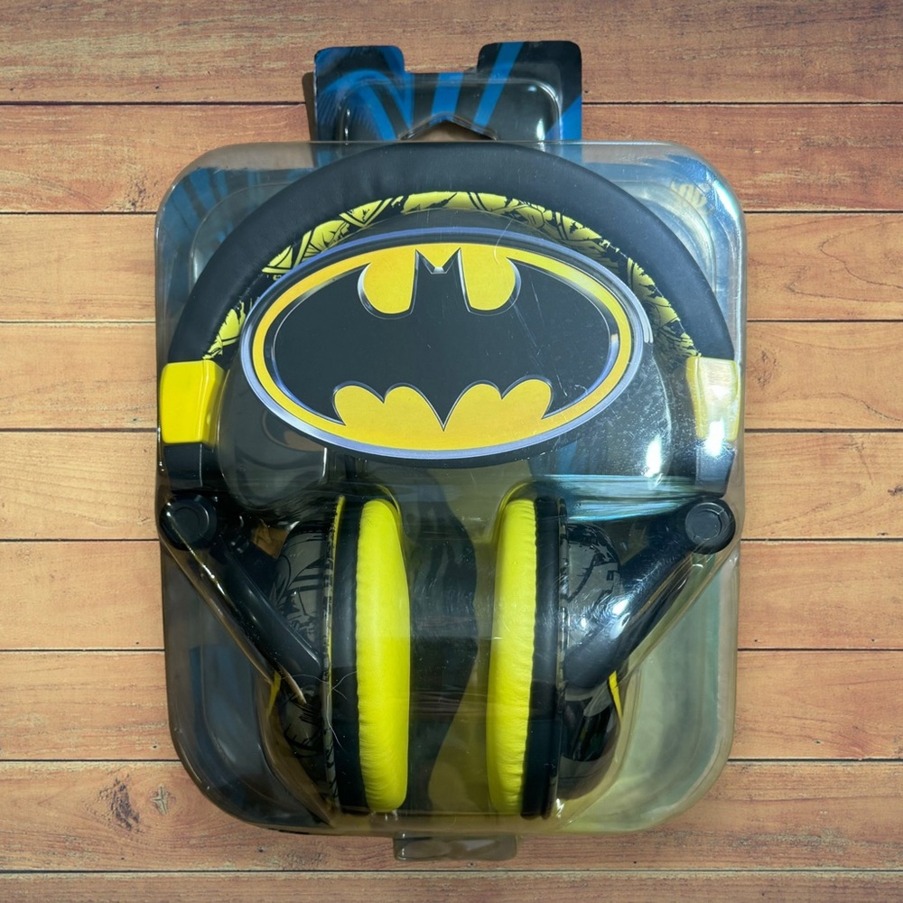 Batman Hot Topic Over Ear Headphones Wired Vintage NIB
